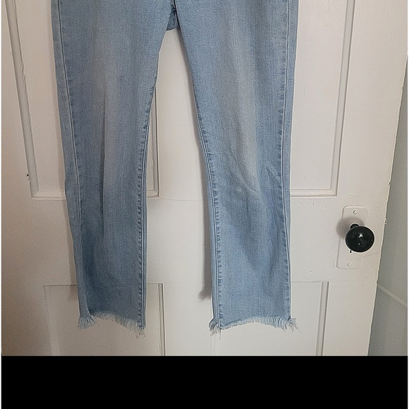 Levi’s jeans, boyfriend, size 29, high rise straight, cropped, frayed hem - Picture 2 of 3